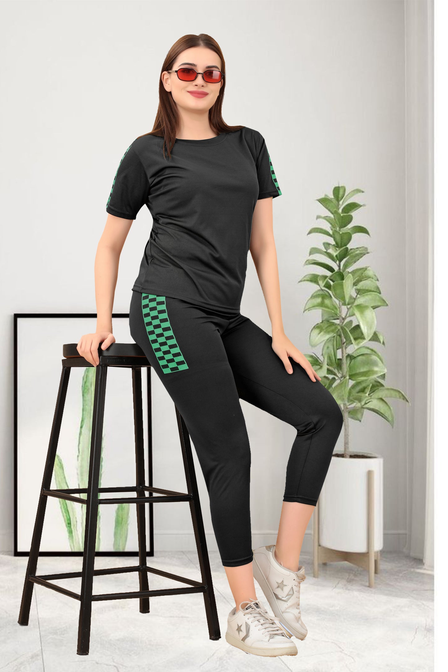 Chic and Sleek: TS Half Check Women's Black Tracksuit – Elevate Your Active Style!