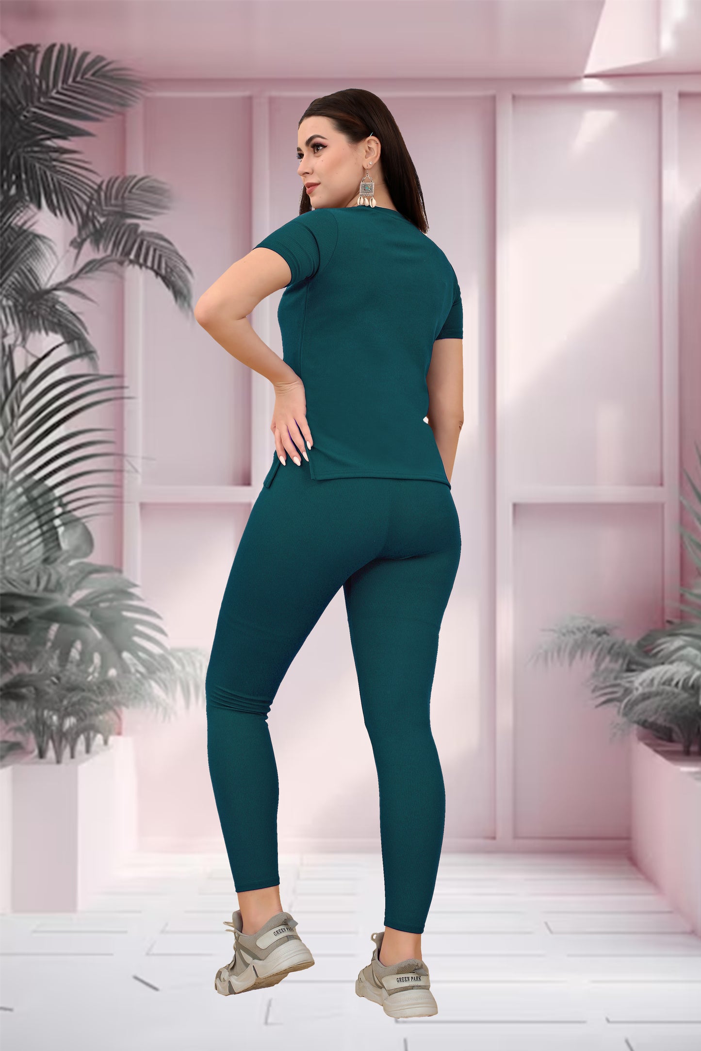 Stylishly Sporty: Mario Dark Green Women's Tracksuit - Elevate Your Active Wardrobe!