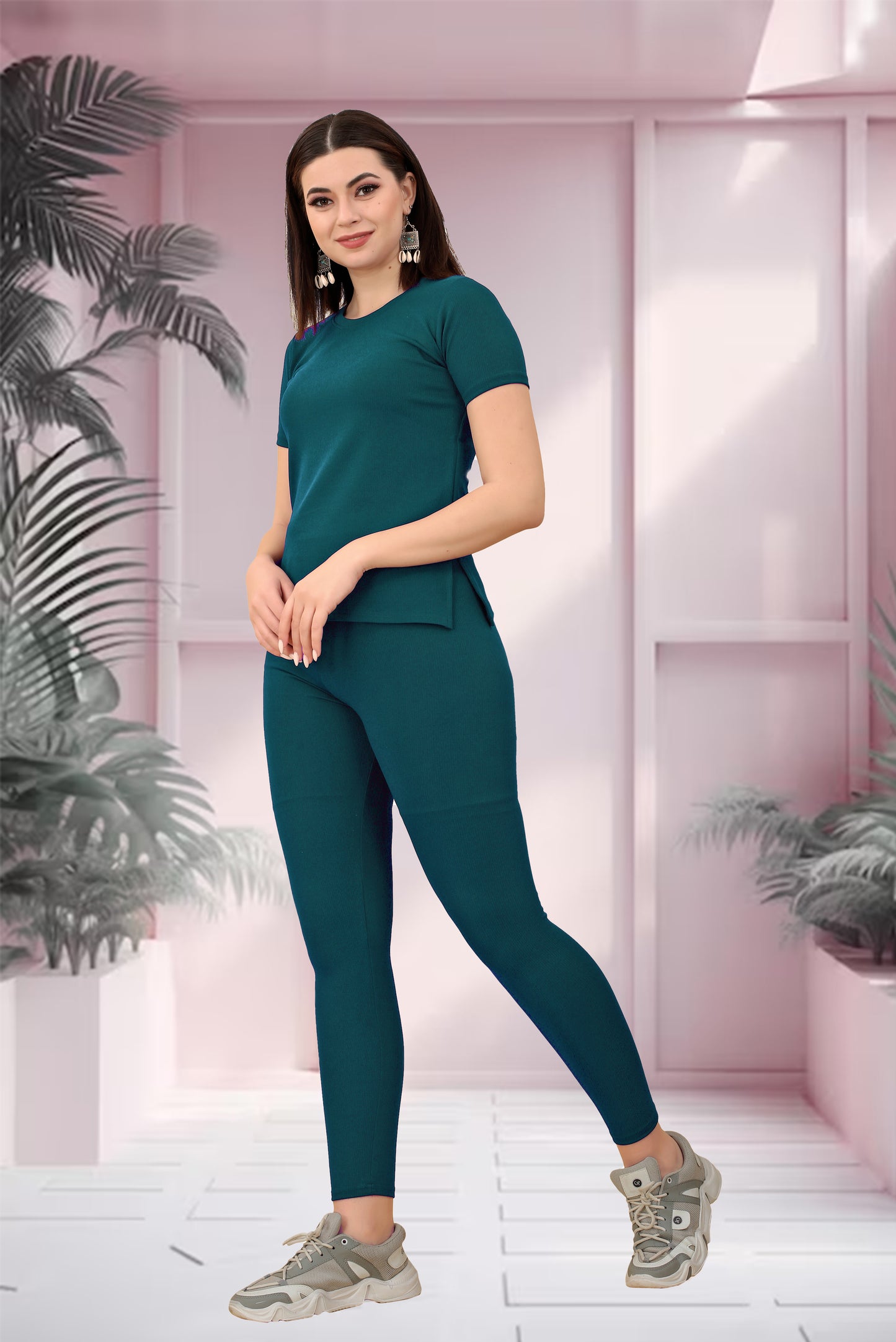 Stylishly Sporty: Mario Dark Green Women's Tracksuit - Elevate Your Active Wardrobe!