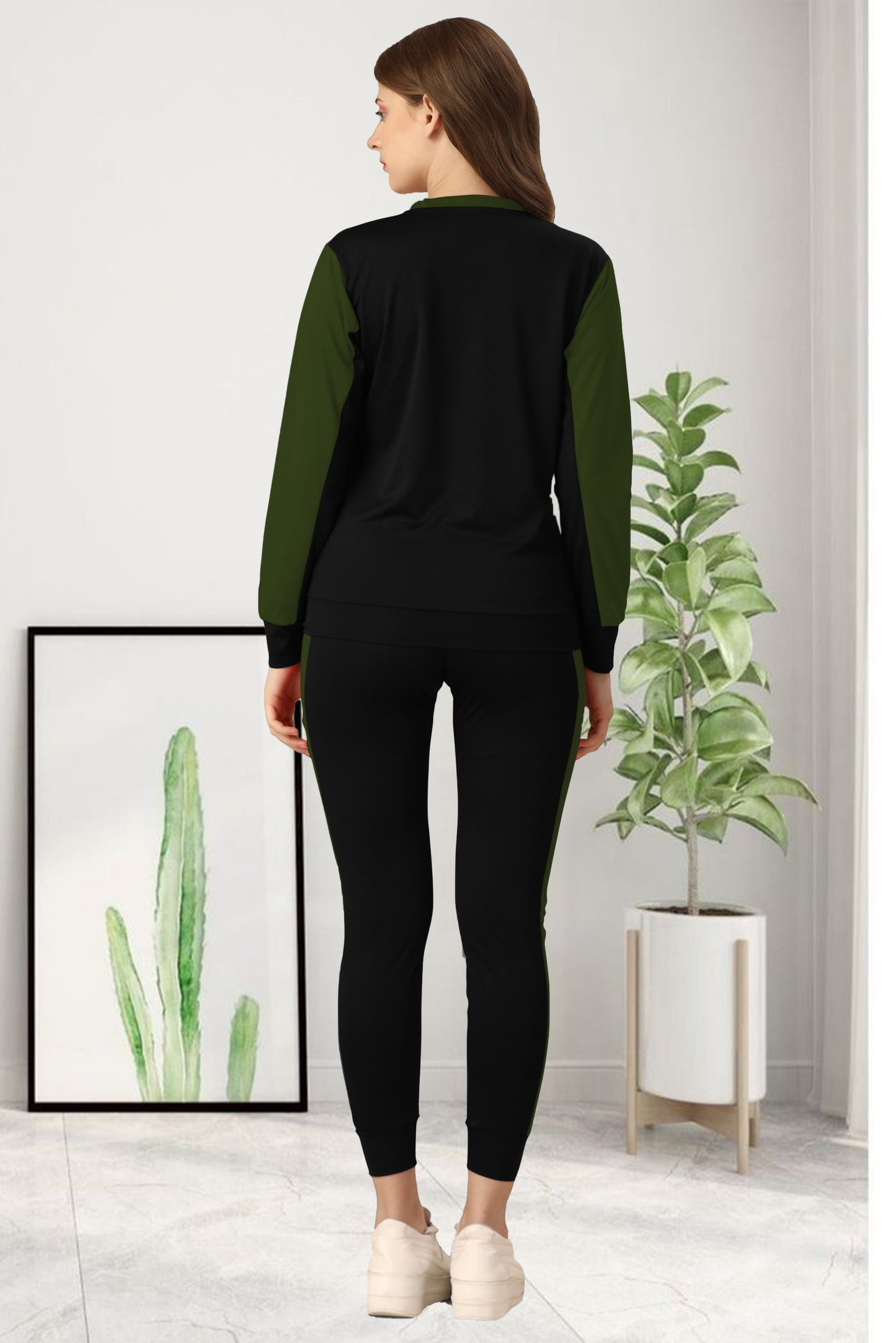 Model Green Tracksuit for Women | Fresh & Trendy Activewear in Elegant Green