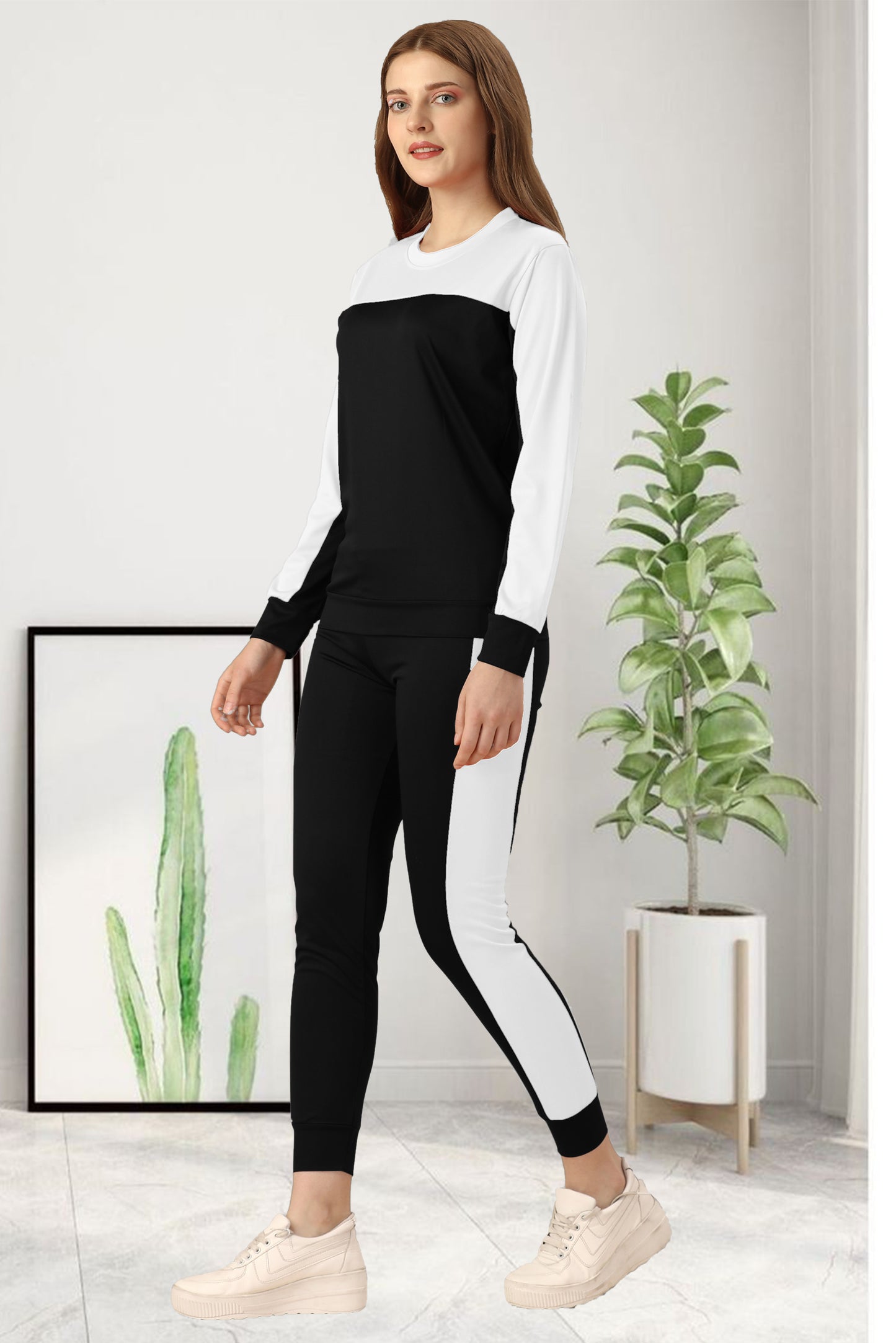 Model Black Tracksuit for Women | Sleek & Modern Activewear in Classic Black