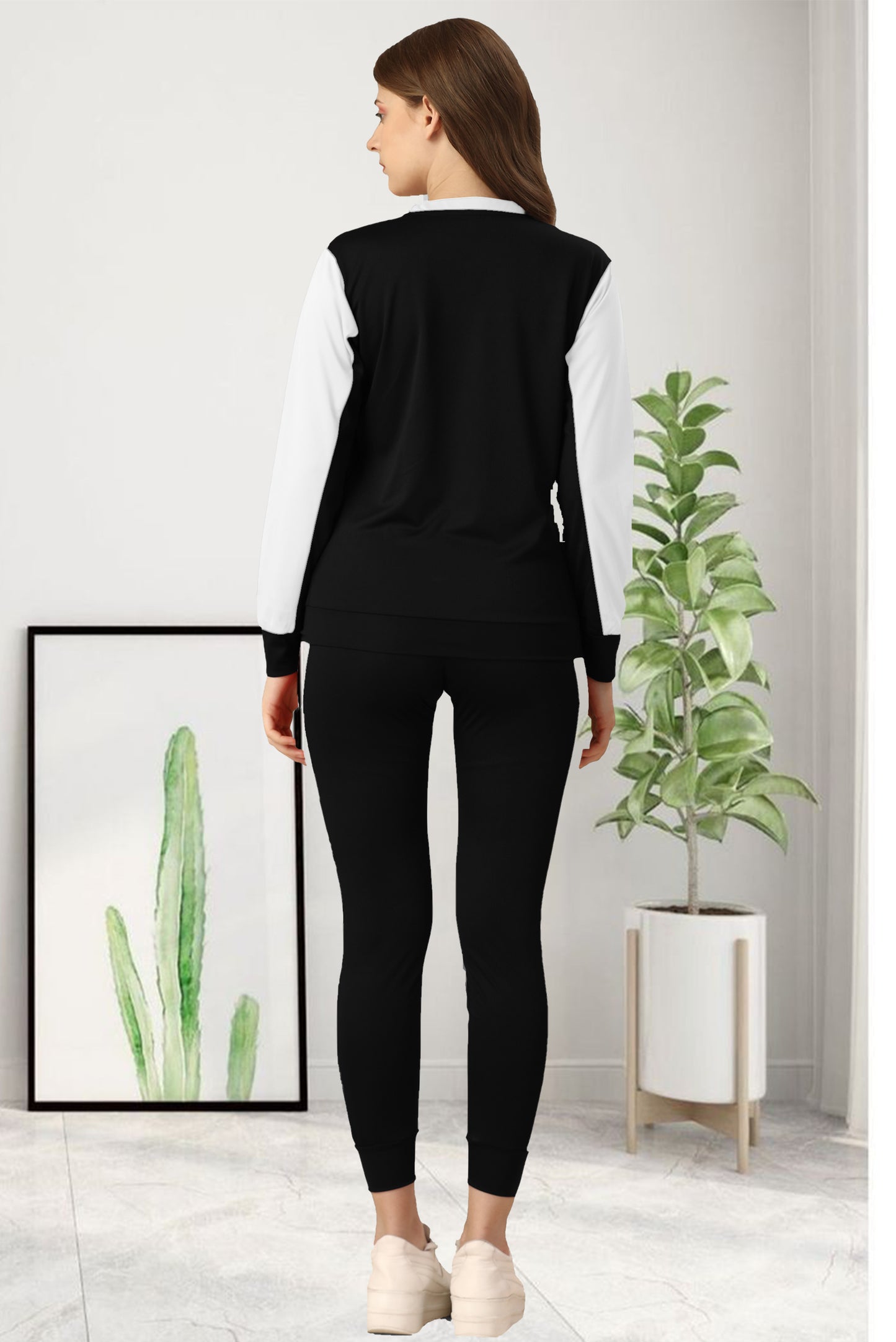 Model Black Tracksuit for Women | Sleek & Modern Activewear in Classic Black