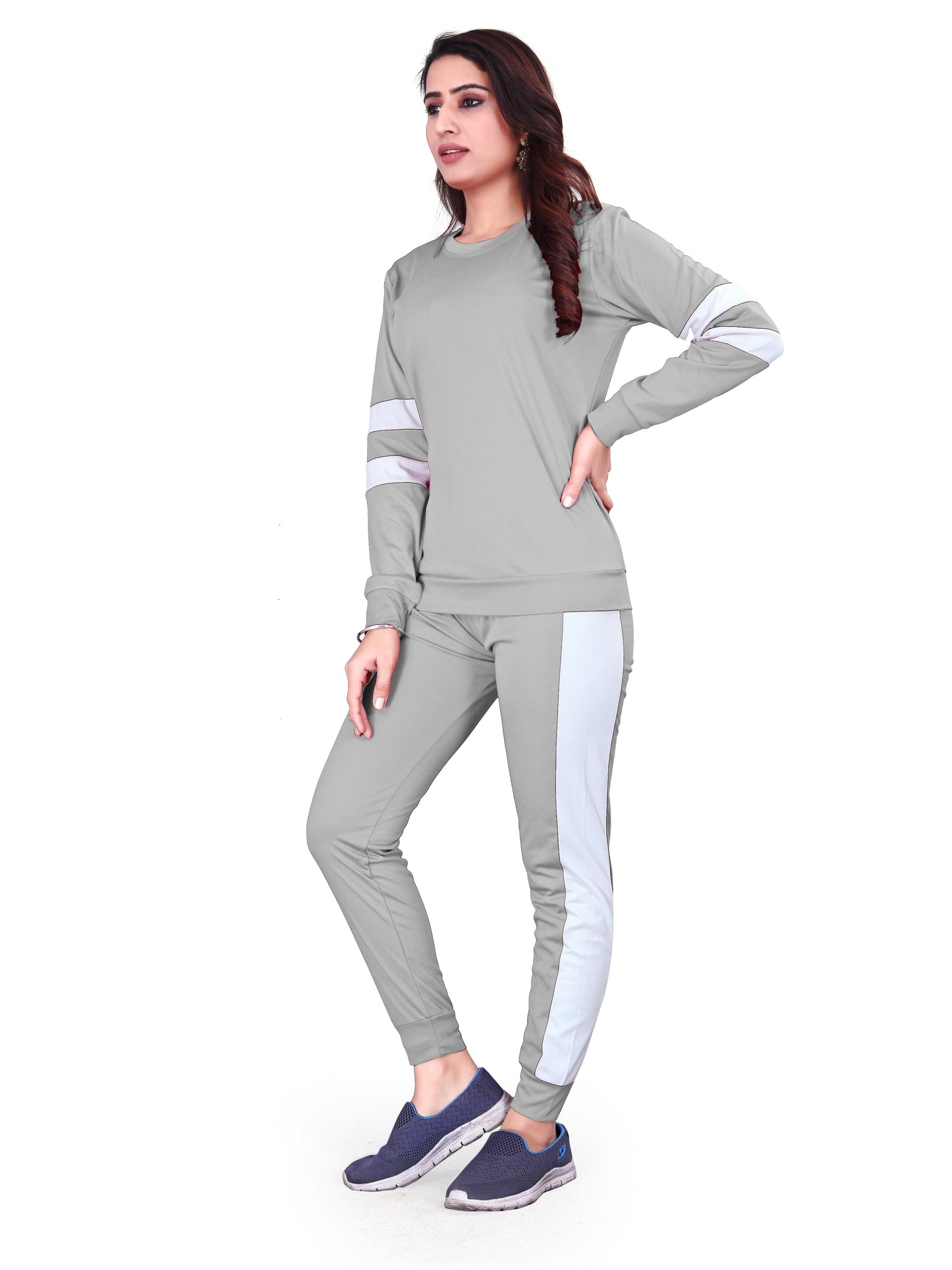 DB Women's Grey Tracksuit: Elevate Your Active Style with Comfort and Sophistication!