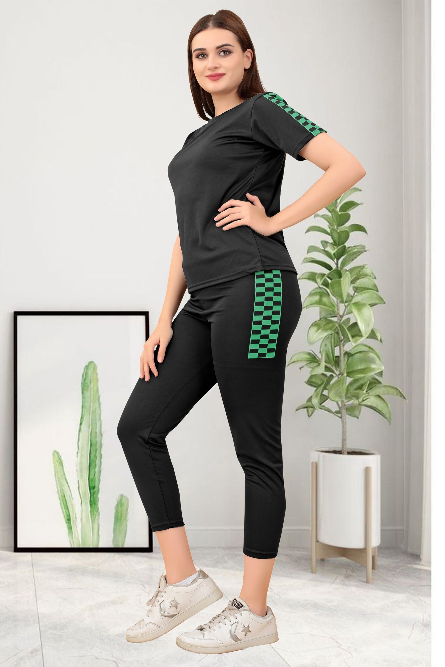 Chic and Sleek: TS Half Check Women's Black Tracksuit – Elevate Your Active Style!