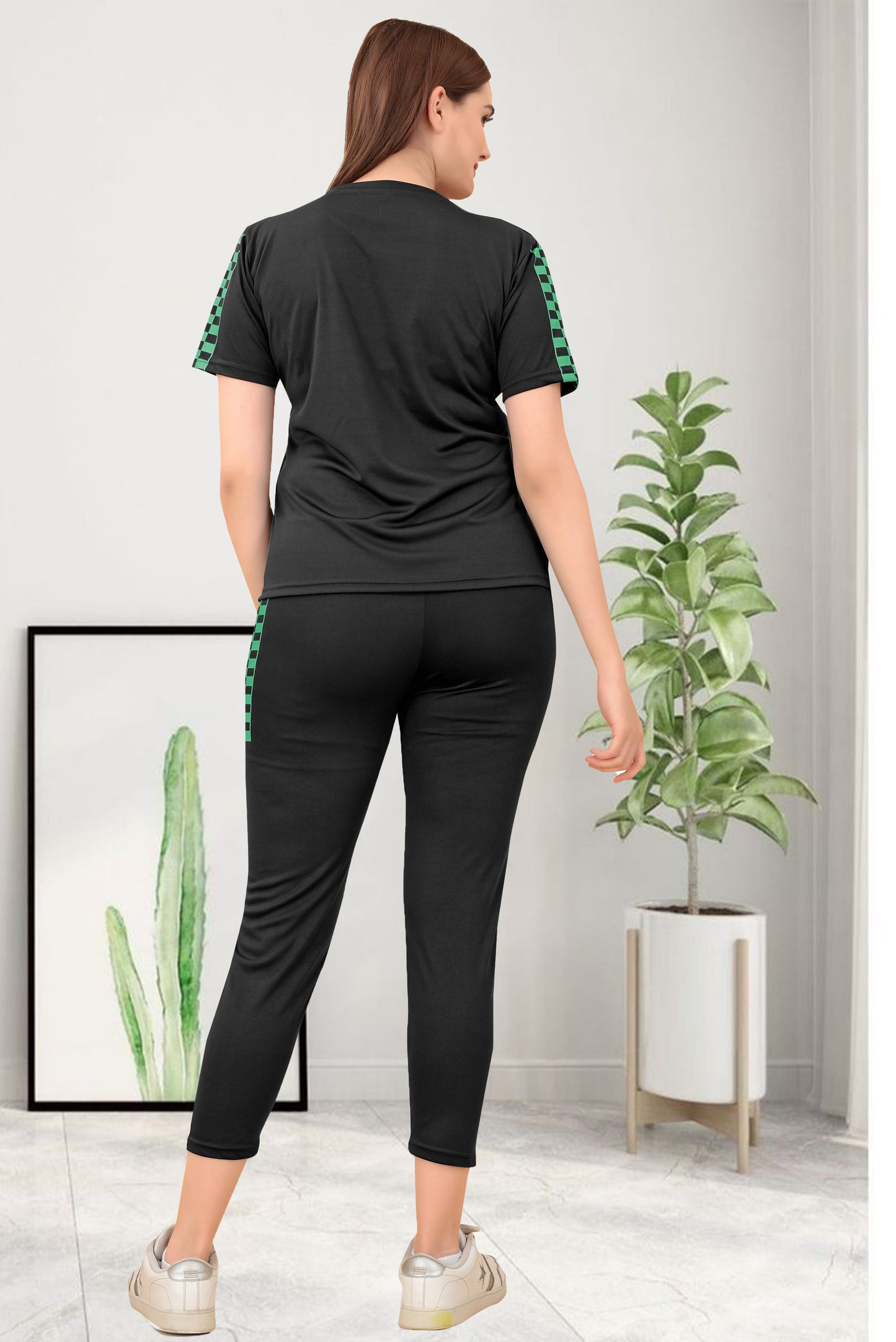 Chic and Sleek: TS Half Check Women's Black Tracksuit – Elevate Your Active Style!
