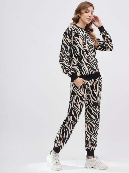 Sketch Pattern Tracksuit: Contemporary Style with Comfortable Fit